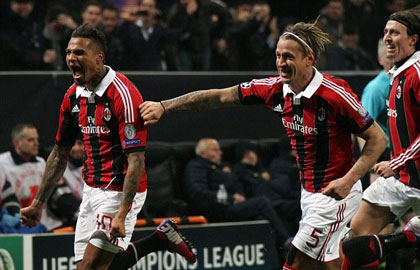 Milan giành được lợi thế rất lớn sau lượt đi.